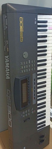 YAMAHA QS300 MUSIC PRODUCTION SYNTHESIZER 61-Key MIDI XG  good condition JP