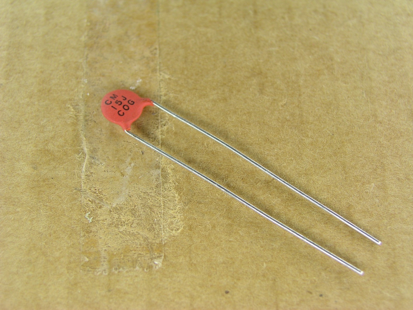 S00774-136 (10 Piece Lot) 15 pf 500 volt 5% C0G leaded ceramic capacitor