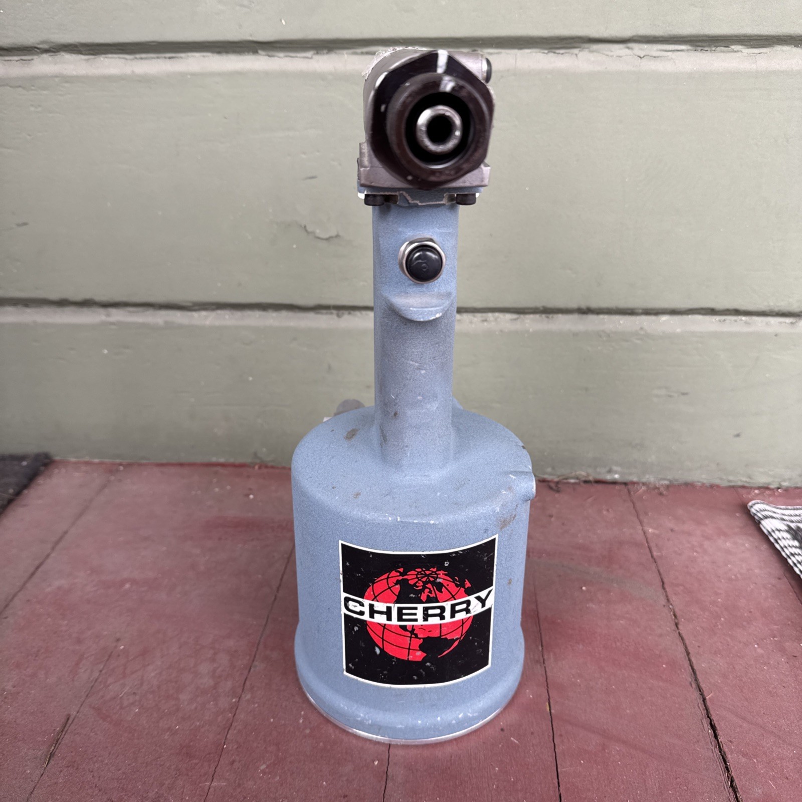 Cherry G784 Cherrylock Riveter - pneumatic rivet gun