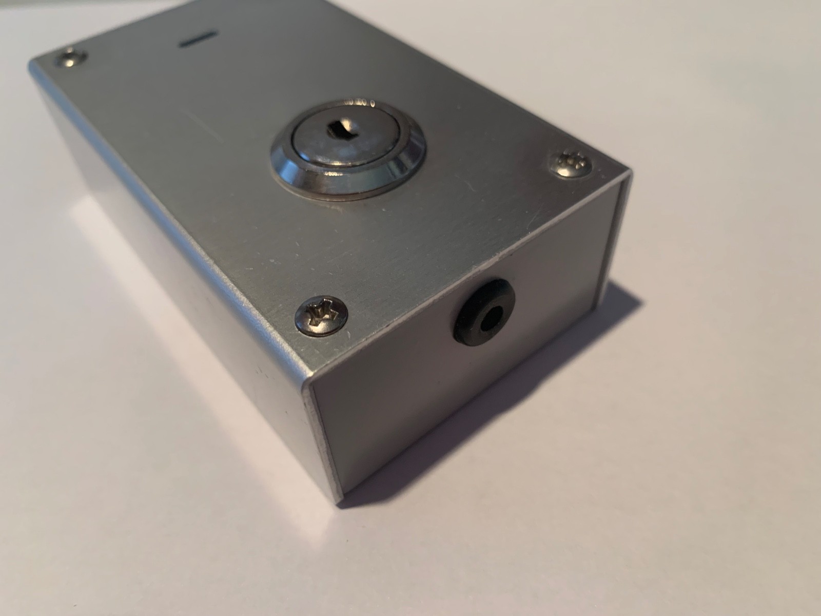 Amseco HUSK-20 Hold-Up Switch with Status Window WITH KEY