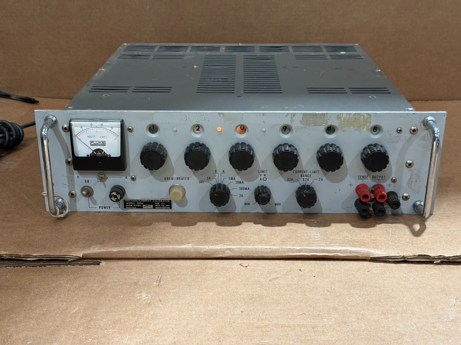 Fluke Voltage/Current Calibrator Model 382A UNIT#1