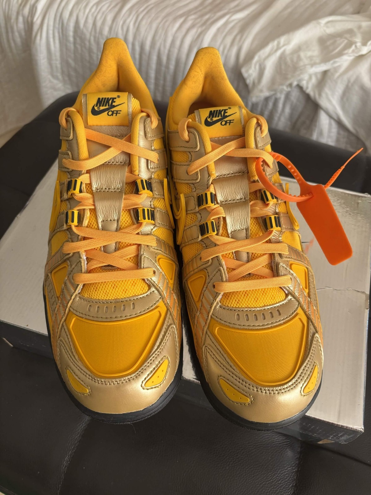 Size 10.5 - Off-White x Nike Air Rubber Dunk University Gold