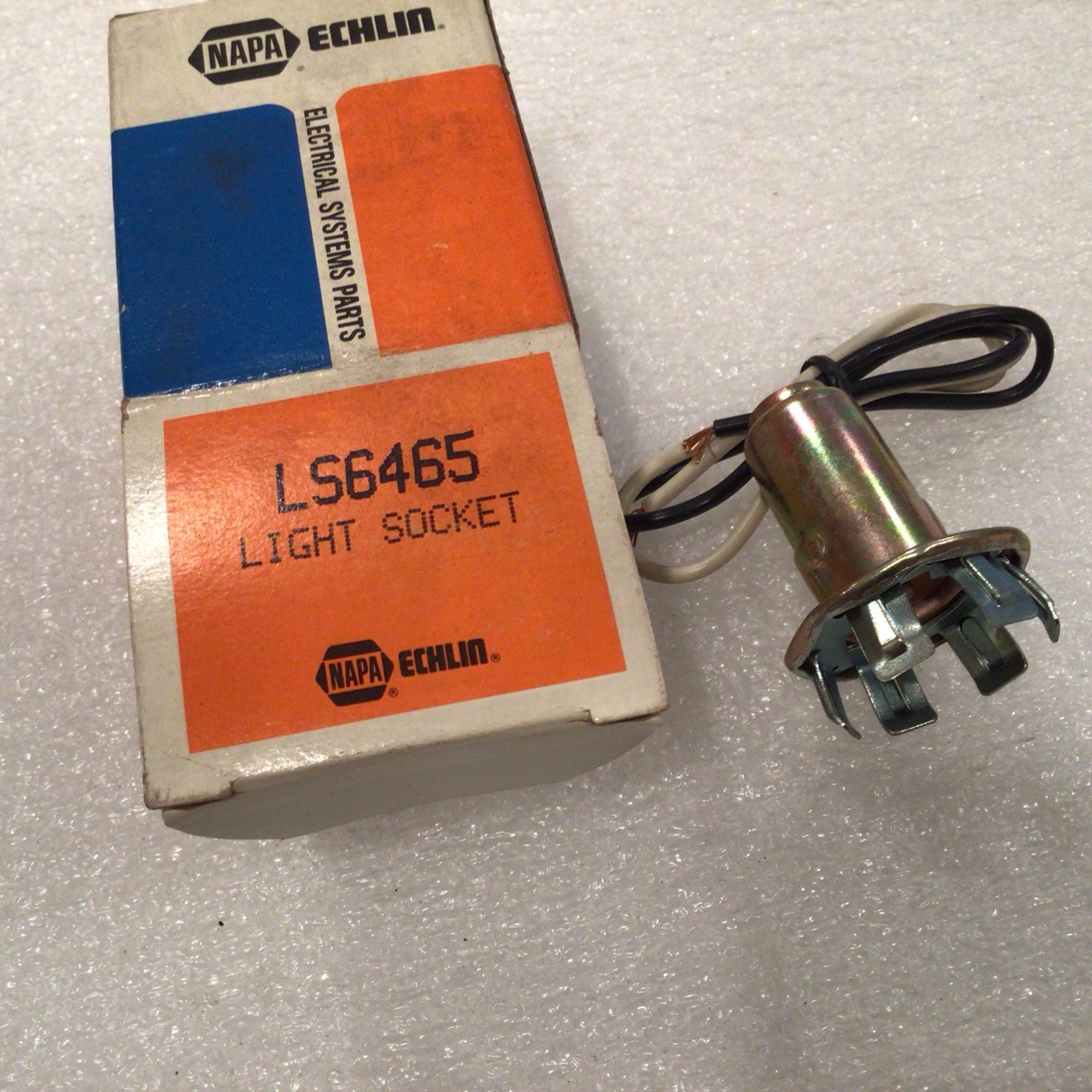 New Napa Echlin Light Socket LS6465