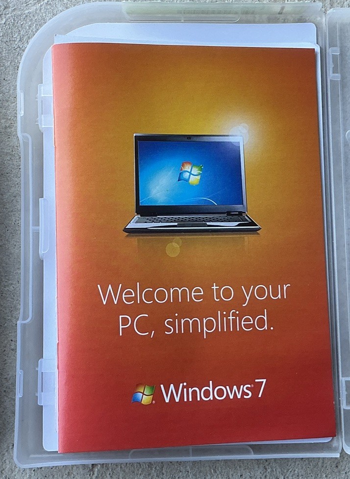 Microsoft Windows 7 Ultimate 32 / 64bit Kit DVD Media + Key Retail Box