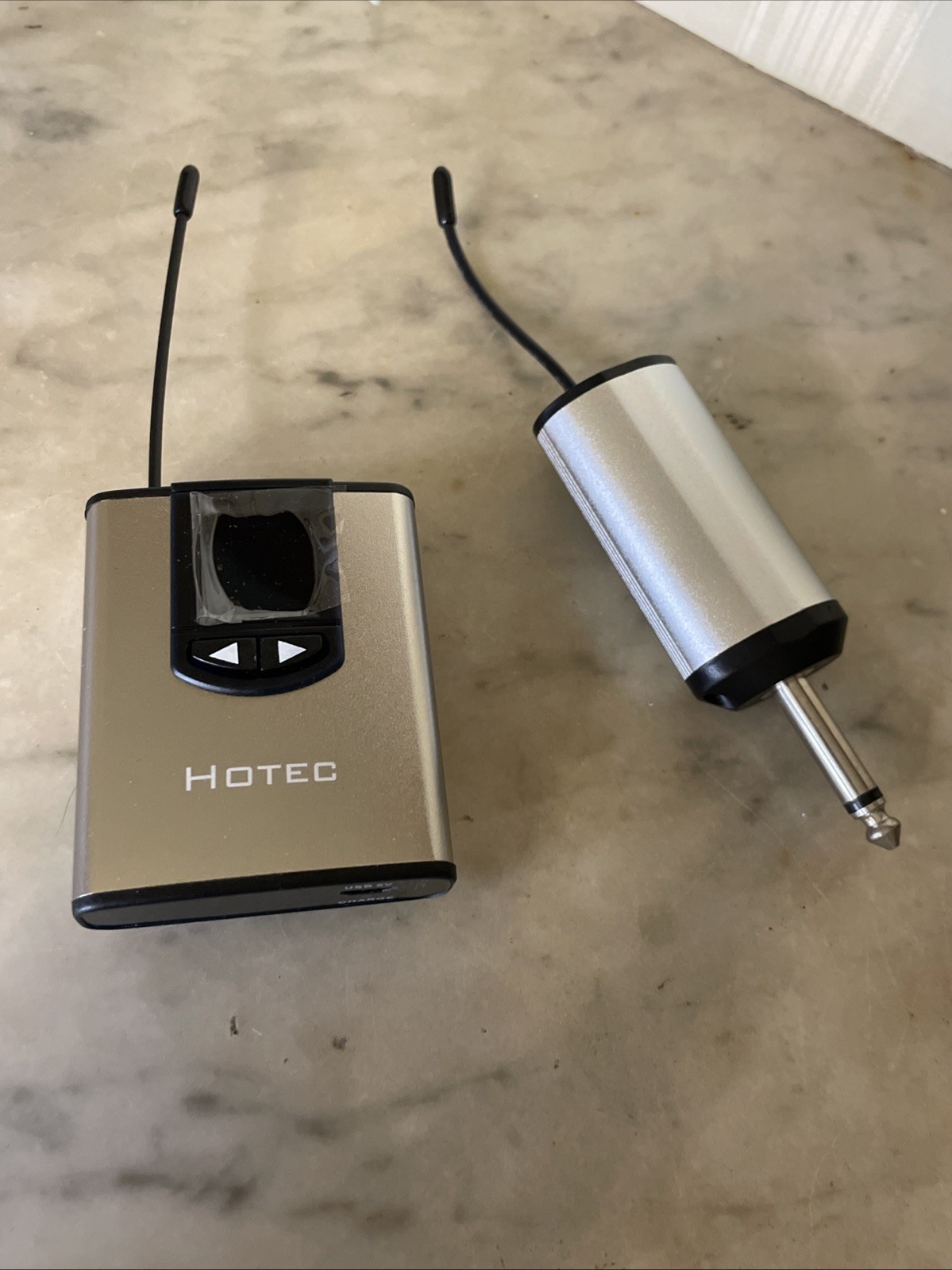 Hotec H-U05 | Wireless Headset Lavalier Microphone | Cover Extra Cords Needed