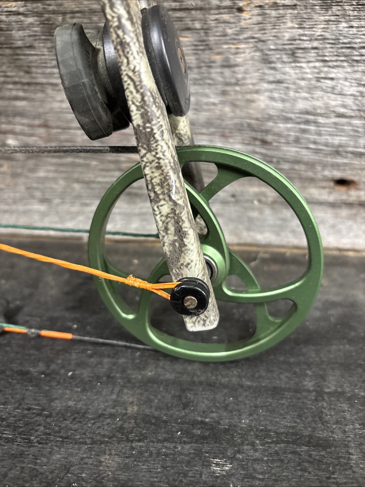 Bear Archery The Truth RH Compound Bow 28" 60lbs Draw Used