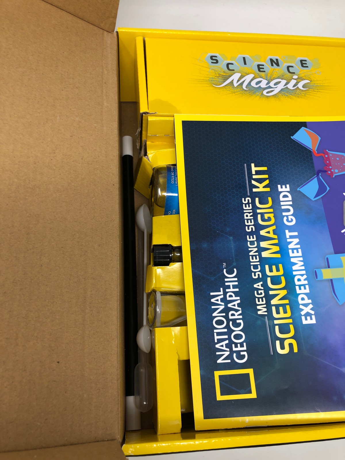 NATIONAL GEOGRAPHIC Science Magic Kit - Perform 20 Unique Experiments as Magic T