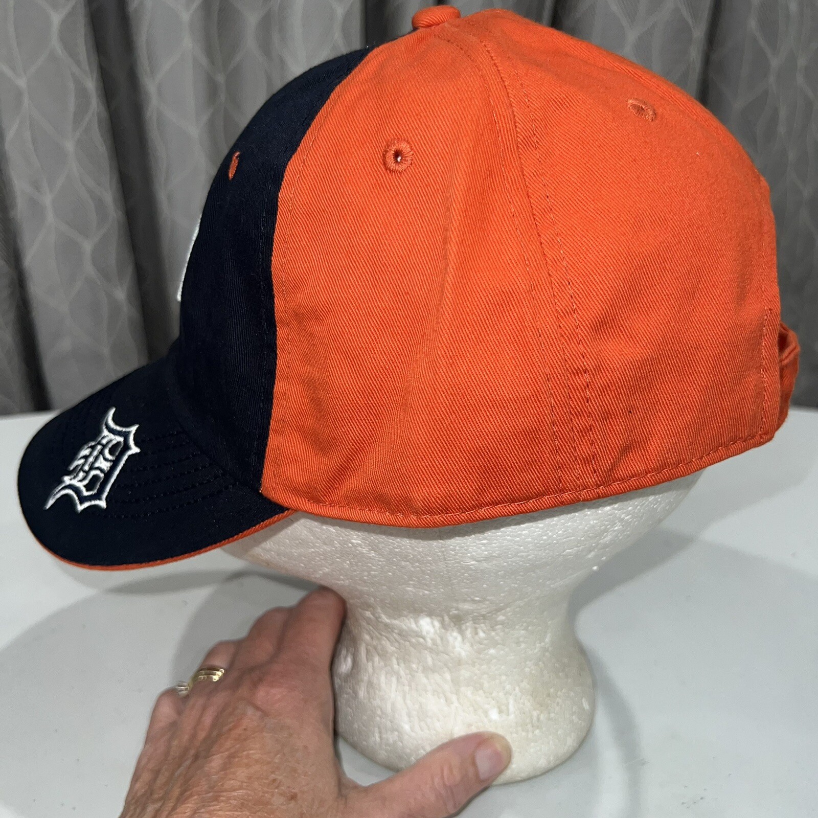 Detroit Tigers MLB D script on front Navy Blue Orange Hat Cap Strap Buckle EUC