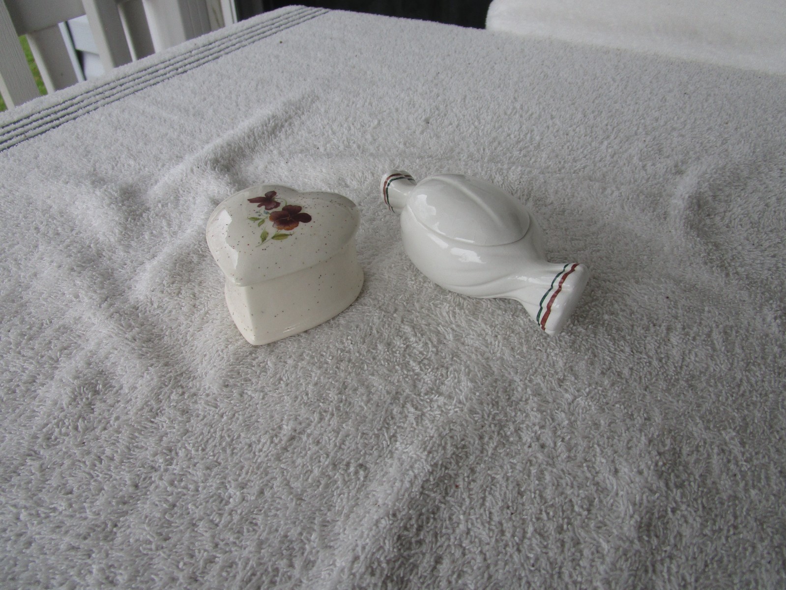 SET OF 2~~PORCELAIN LIDDED TRINKET BOXS [ HEART SHAPED + CANDY TWIST DESIGN]~~!!