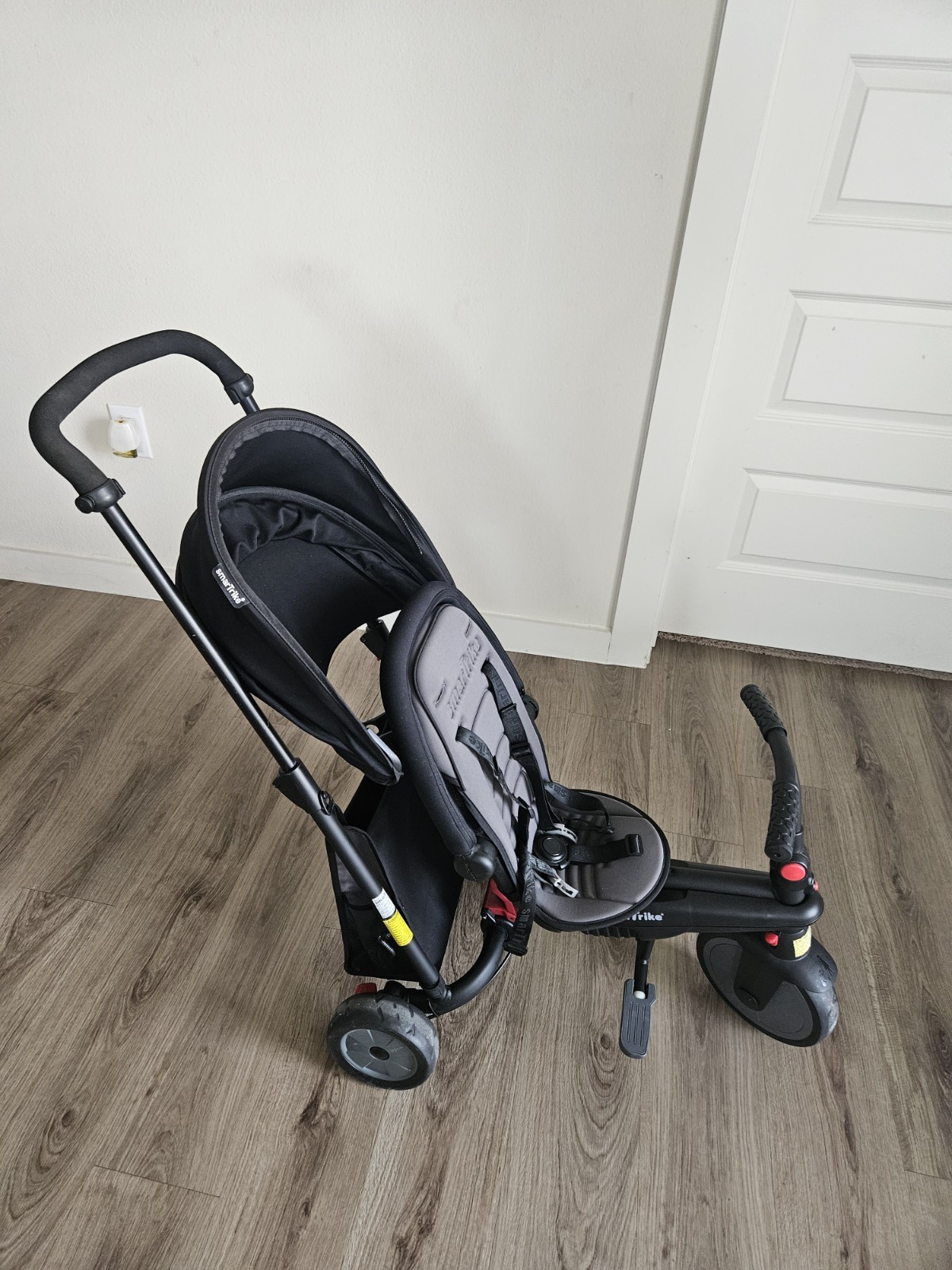 smarTrike STR3 6-in-1 Folding Stroller Trike In Black. Excellent Condition