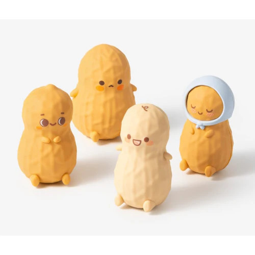 Peanut Familia Figure Series Smoko 2-Inch Mini-Figure