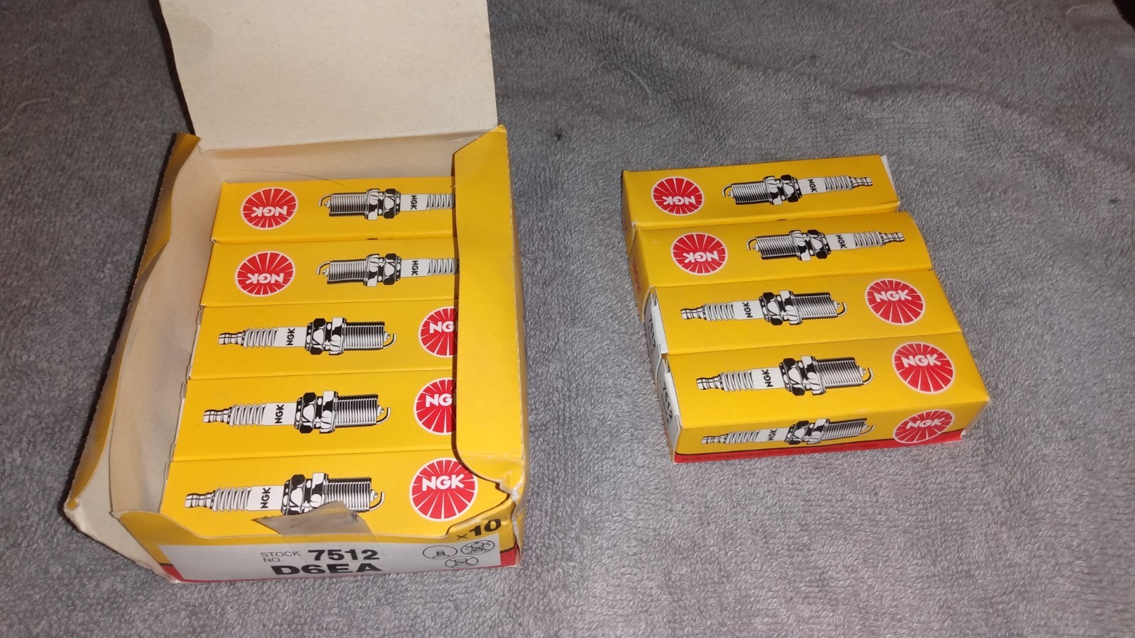 NGK Spark Plugs D6EA  / 7512 --- box of nine / 9