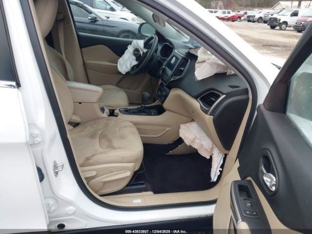 CHEROKEE  2019 Glove Box 4983555