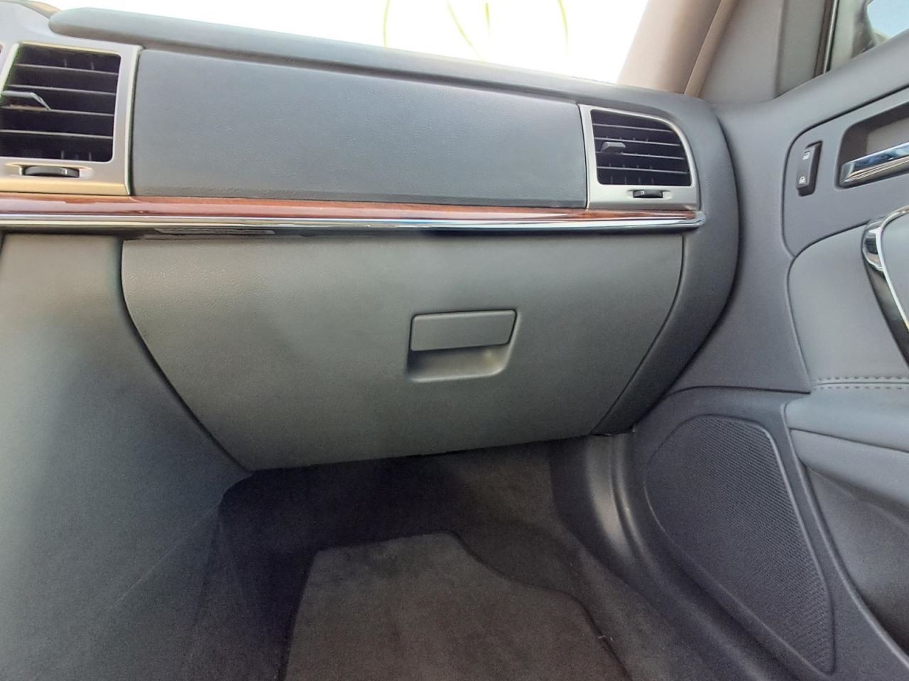 MKZ 2010 Glove Box 4869932