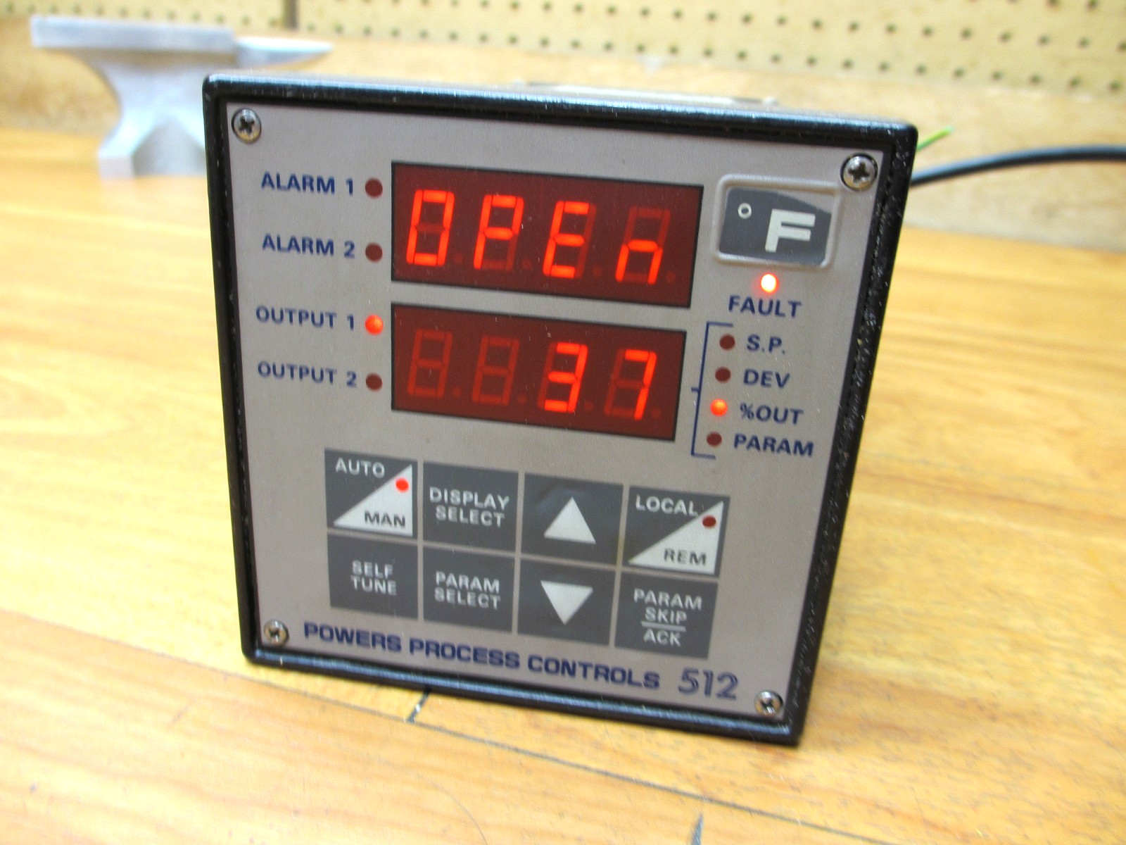 Powers Process Controls 512-A-3-0-0 *USED POWERS UP* Temperature Controller