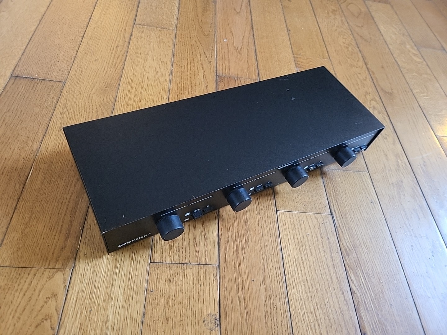 Omnimatic 2 Channel Speaker Selector Switch Splitter 8 Total Speaker Hookup
