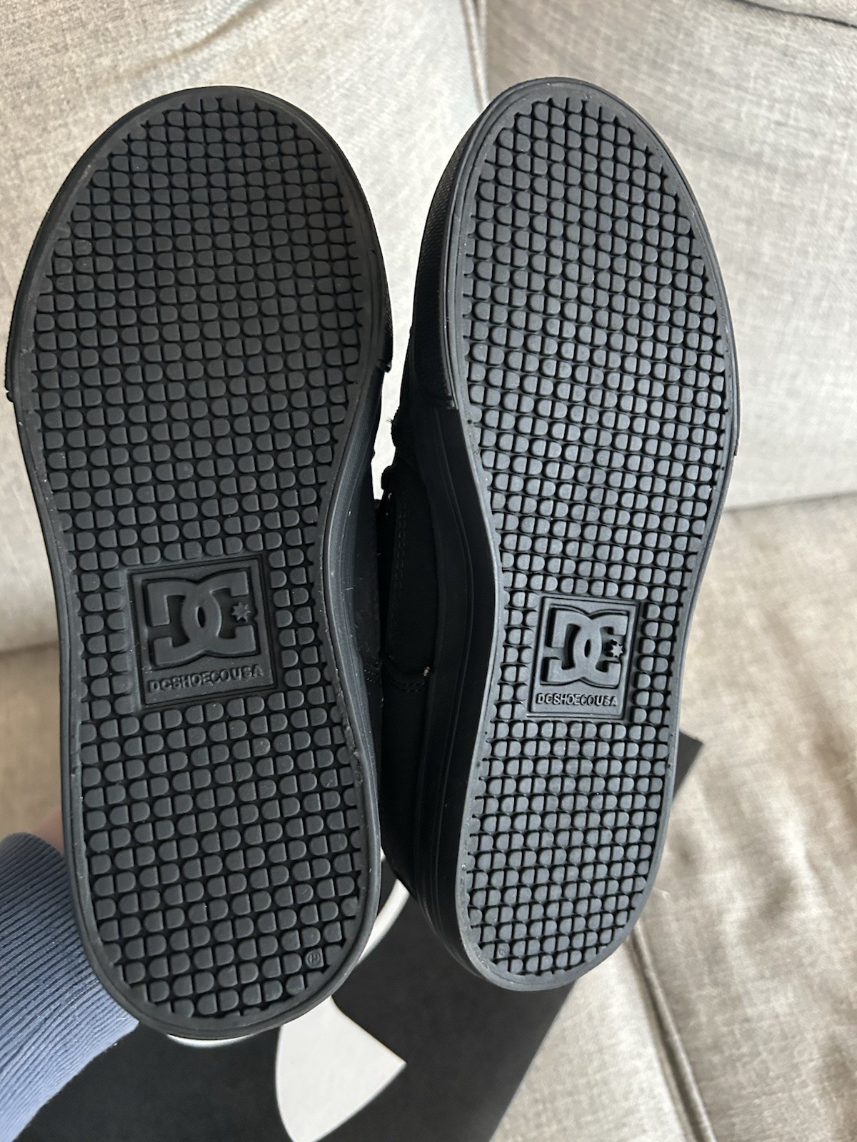 DC Skateboarding Shoes Black Color Sport Footwear BOYS SIZE 4