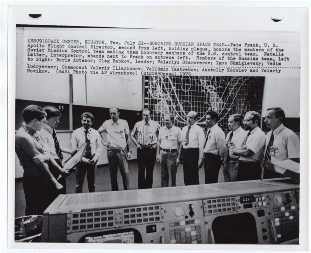 1975 Pete Frank Apollo Flight Control Honors Russian Space Team News Wirephoto