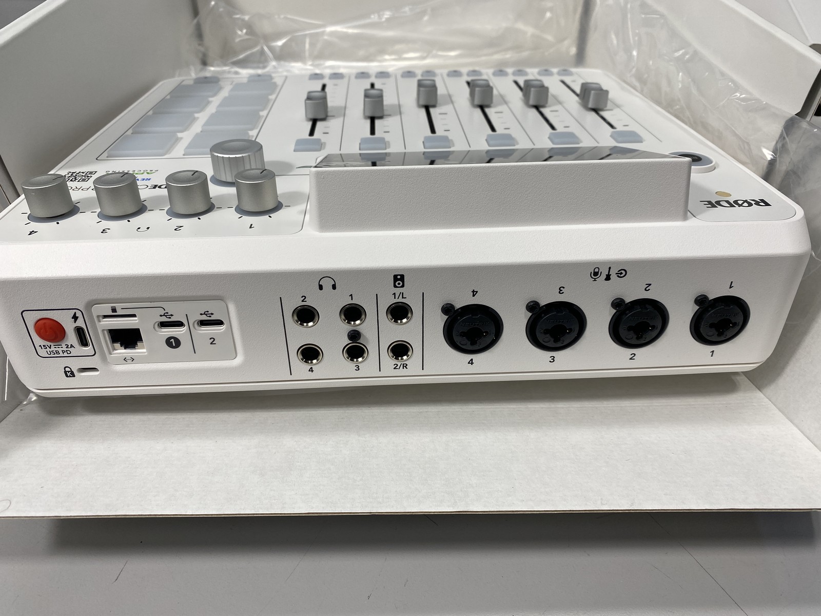 RODE - RODECASTER PRO II Integrated Audio Production Studio - White