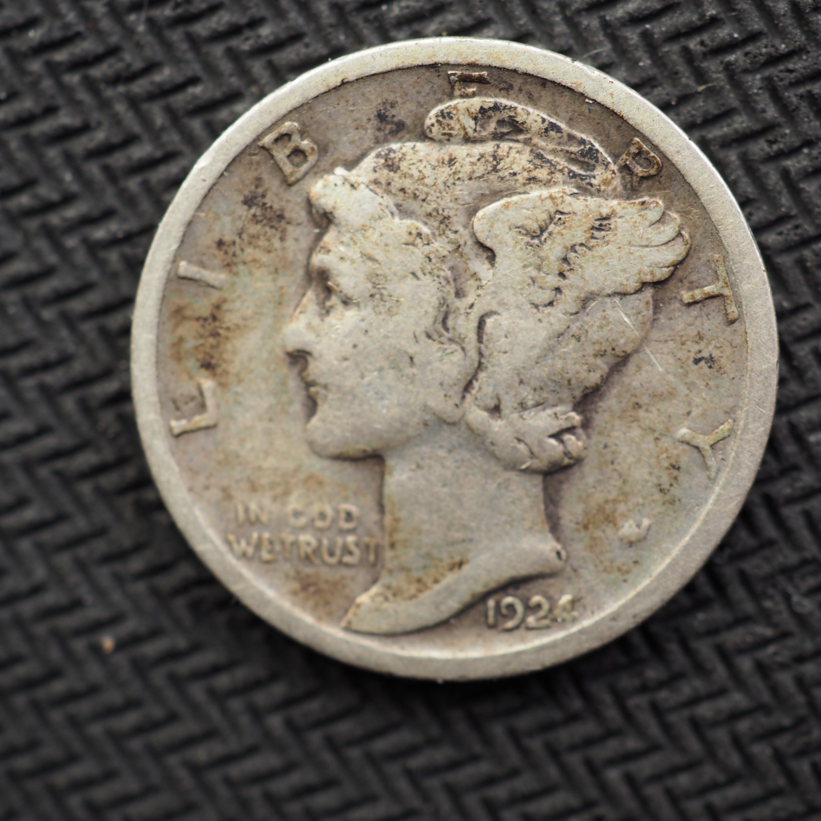 1924  *S* MERCURY HEAD  SILVER DIME *NICE* - FREE SHIPPING! - C3342