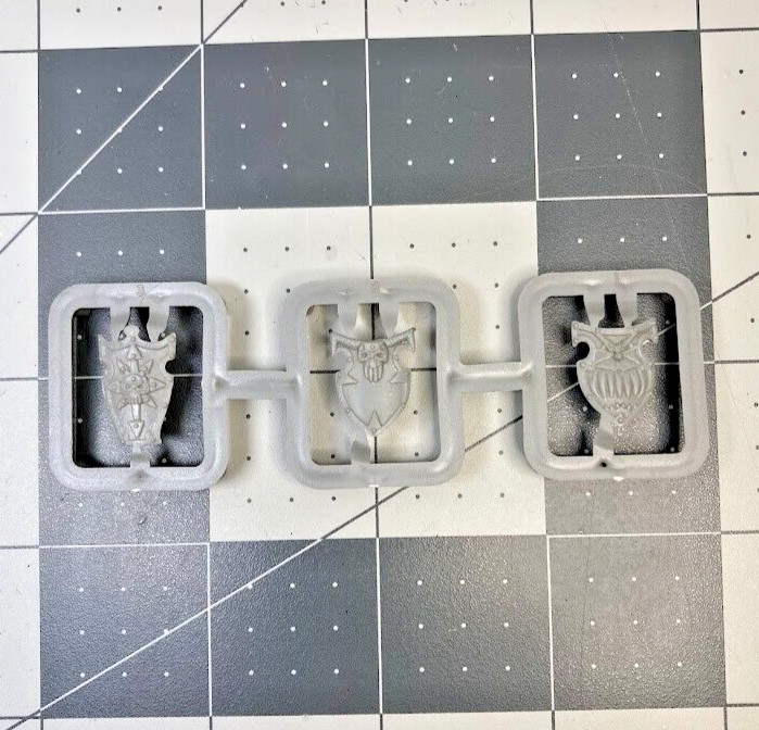 Vintage Warhammer CHAOS WARRIOR SHIELD Sprue middlehammer AOS Old World OOP BB26