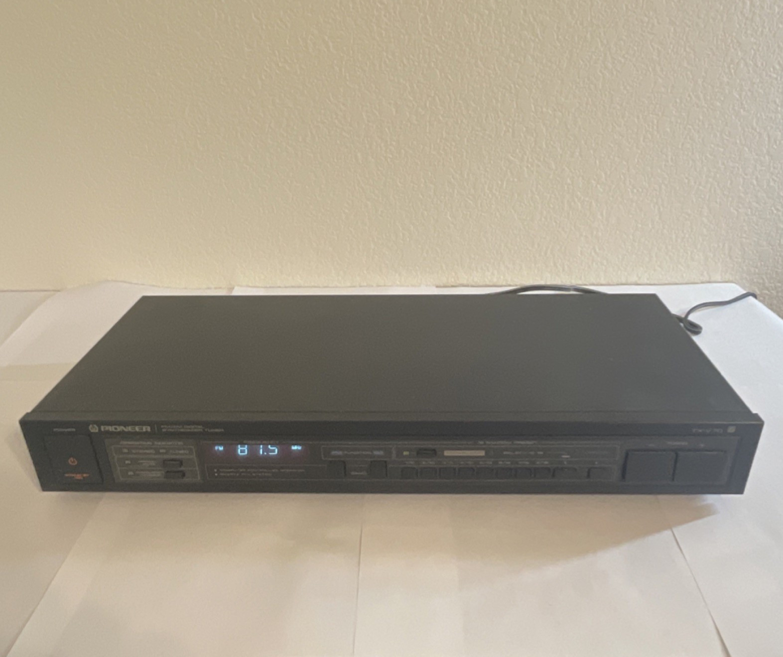 Pioneer TX-V70 Stereo AM/FM Digital Synthesizer Tuner Receiver MPN TX-V70