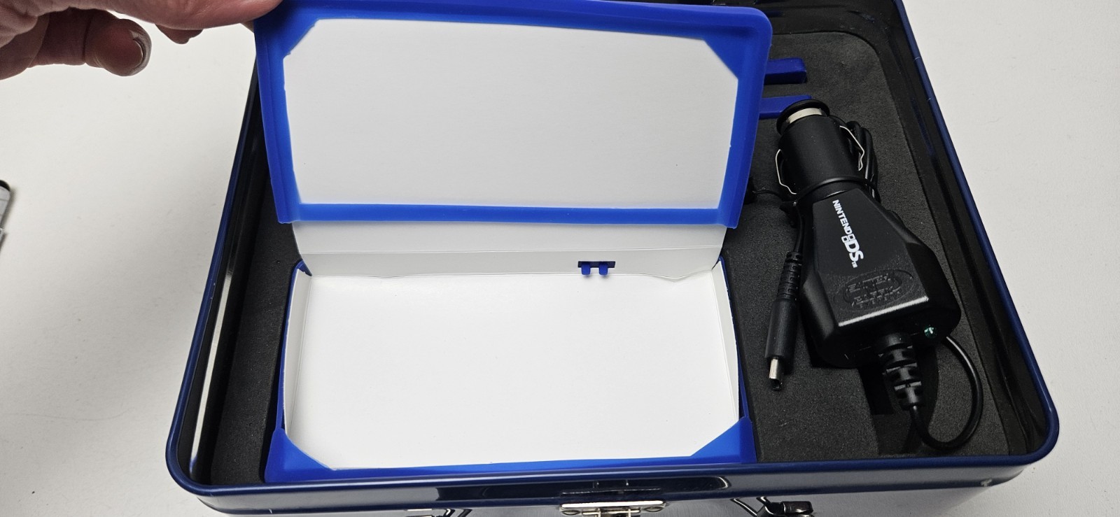 2007 Nintendo DS Lite Ultimate Starter Kit Tin Lunch Box DS Accessories