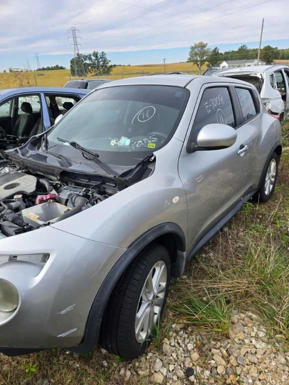 2011 JUKE BLACK GLOVE BOX 359373