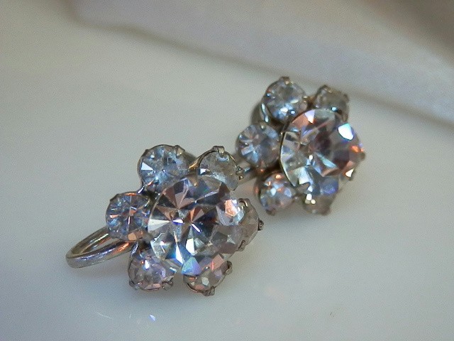 Pretty Vintage 1950 Rhinestone Earrings 856jl