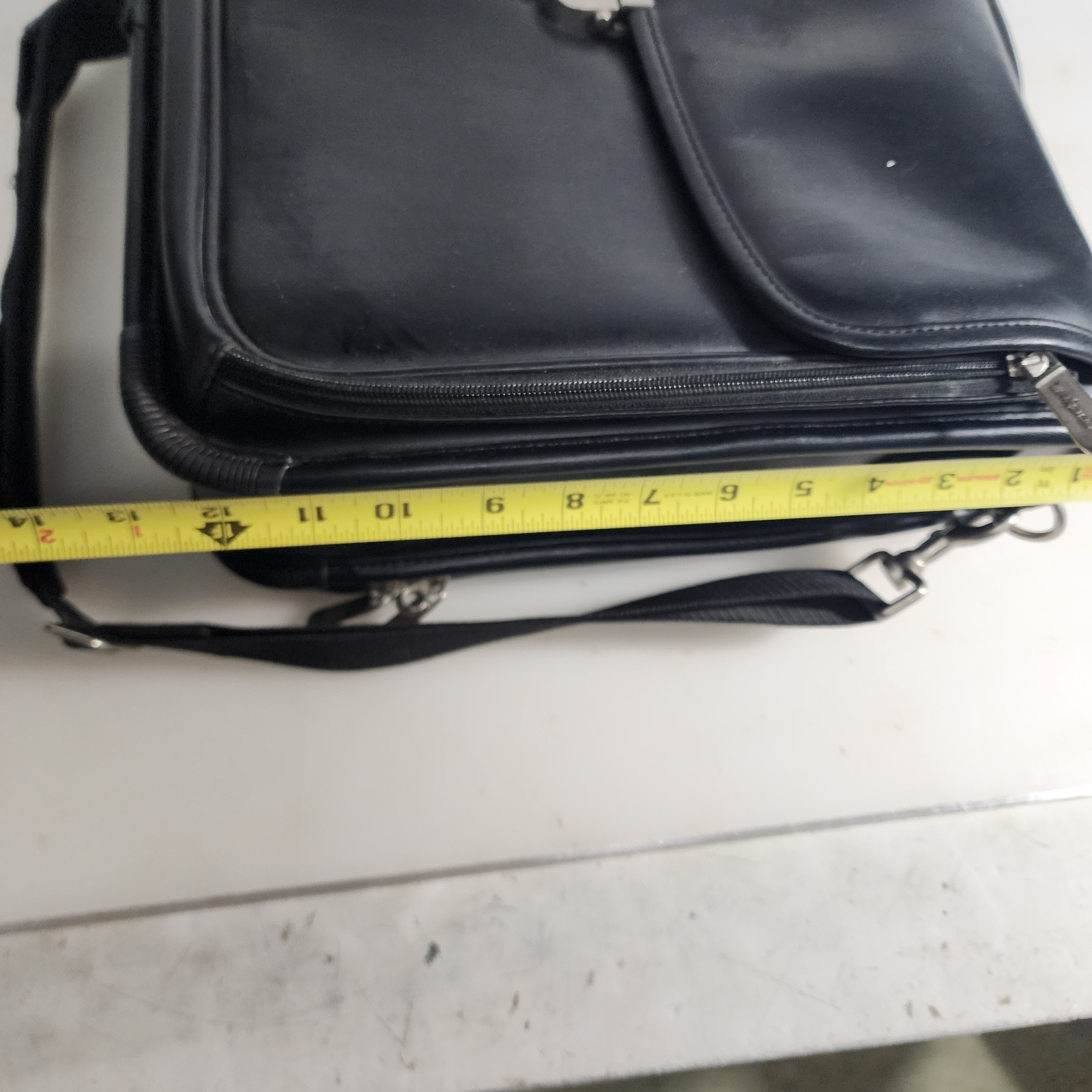 Targus KOS300 Reverse Access Notebook Case Black Koskin Leather