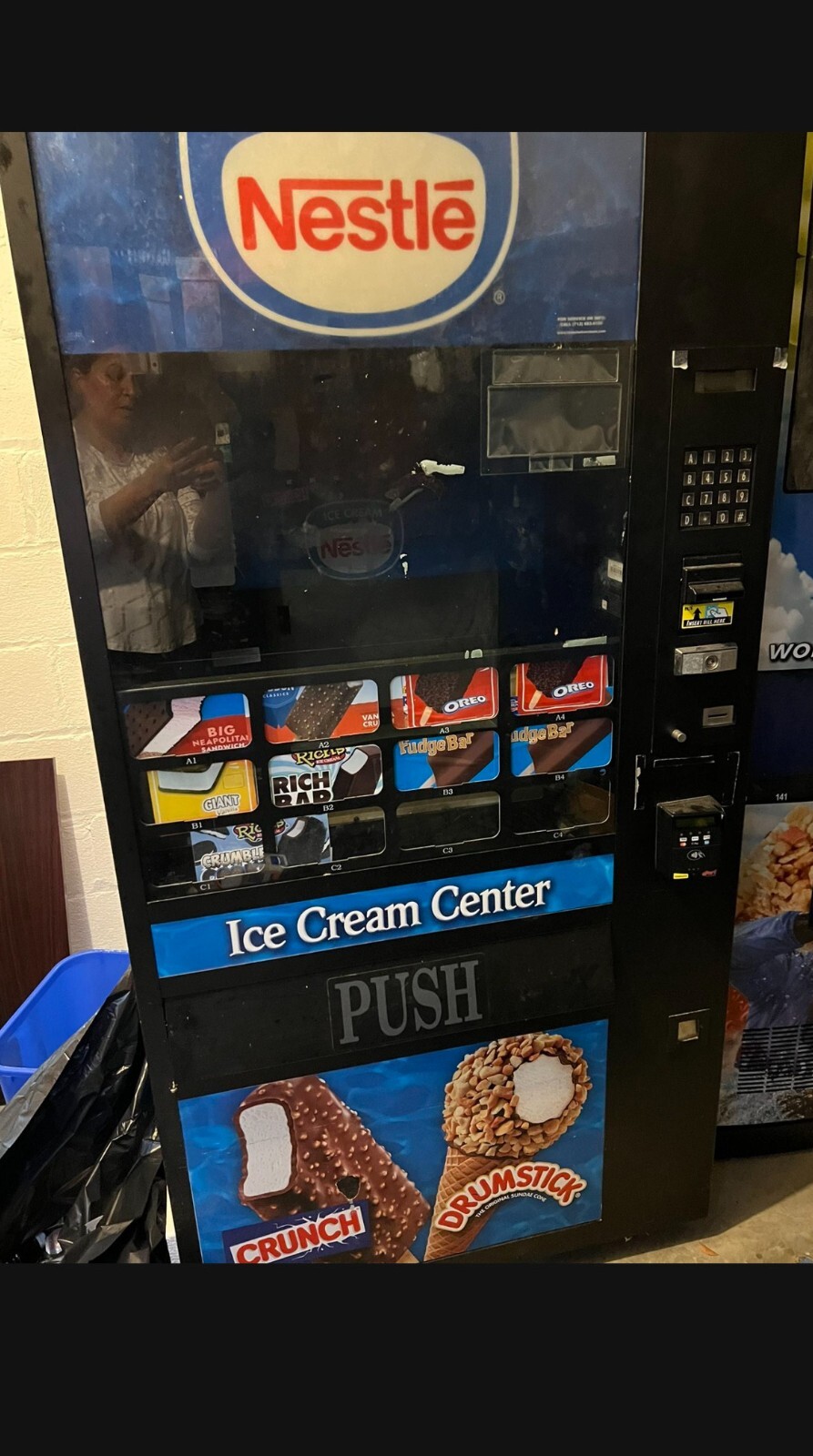 Fastcorp 630 Frozen Food Ice Cream Vending Machine - repair or parts only