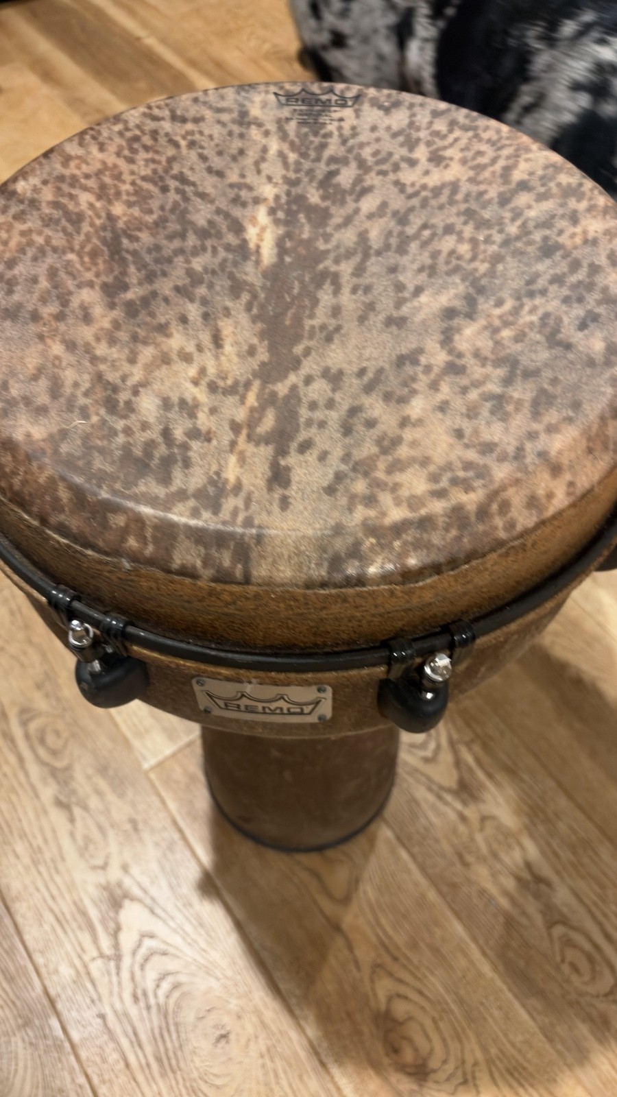 Remo Mondo Key-Tuned Djembe Earth Finish Large Hand Drum