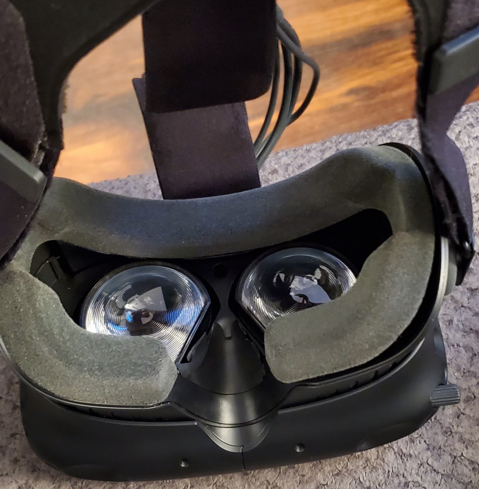 HTC Vive VR Headset Complete Set + Custom Pelican 1510 Case (Easily Portable)