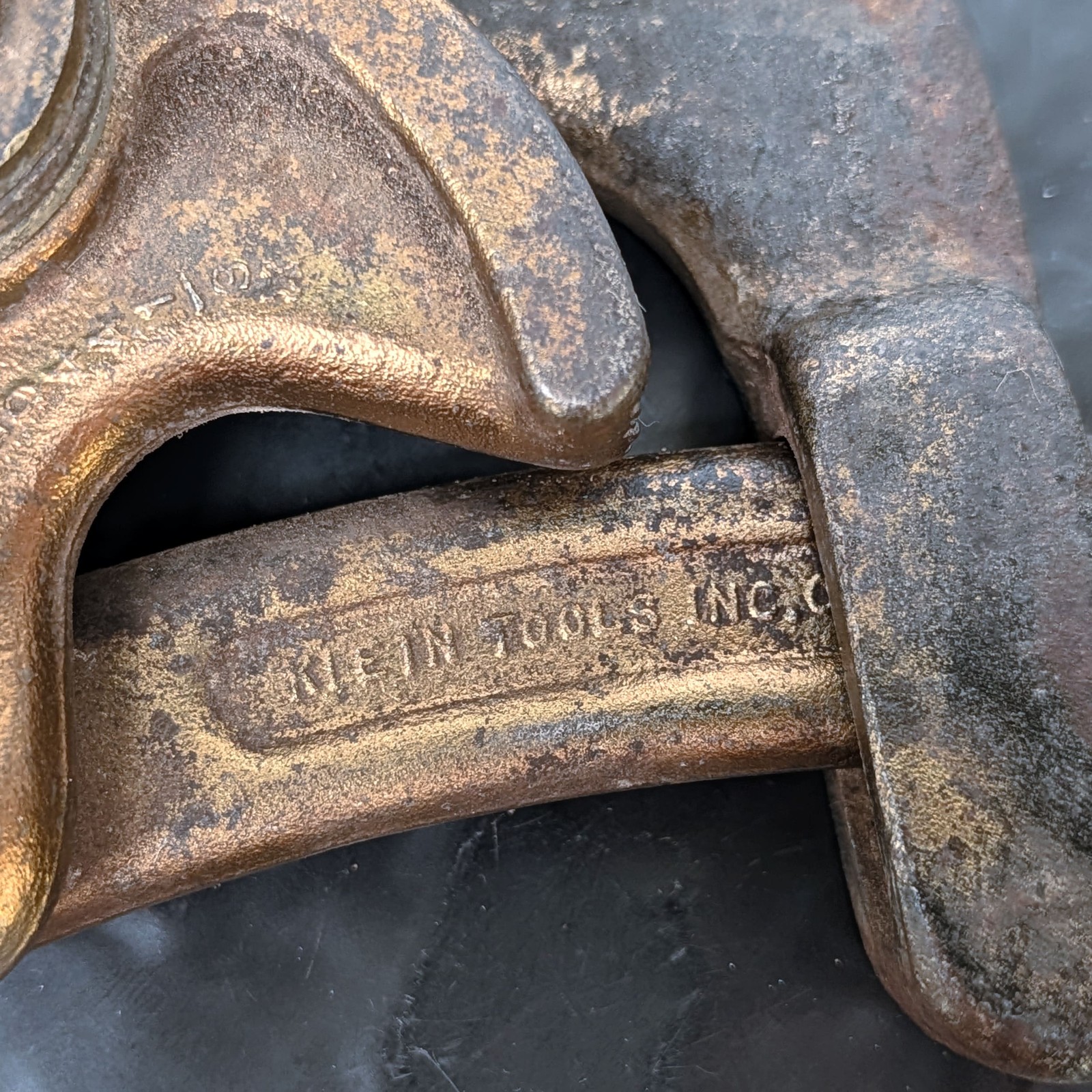 KLEIN 1604-20L Haven's Grip Wire Cable Pulling Jaw 5000 lb with Swing Latch