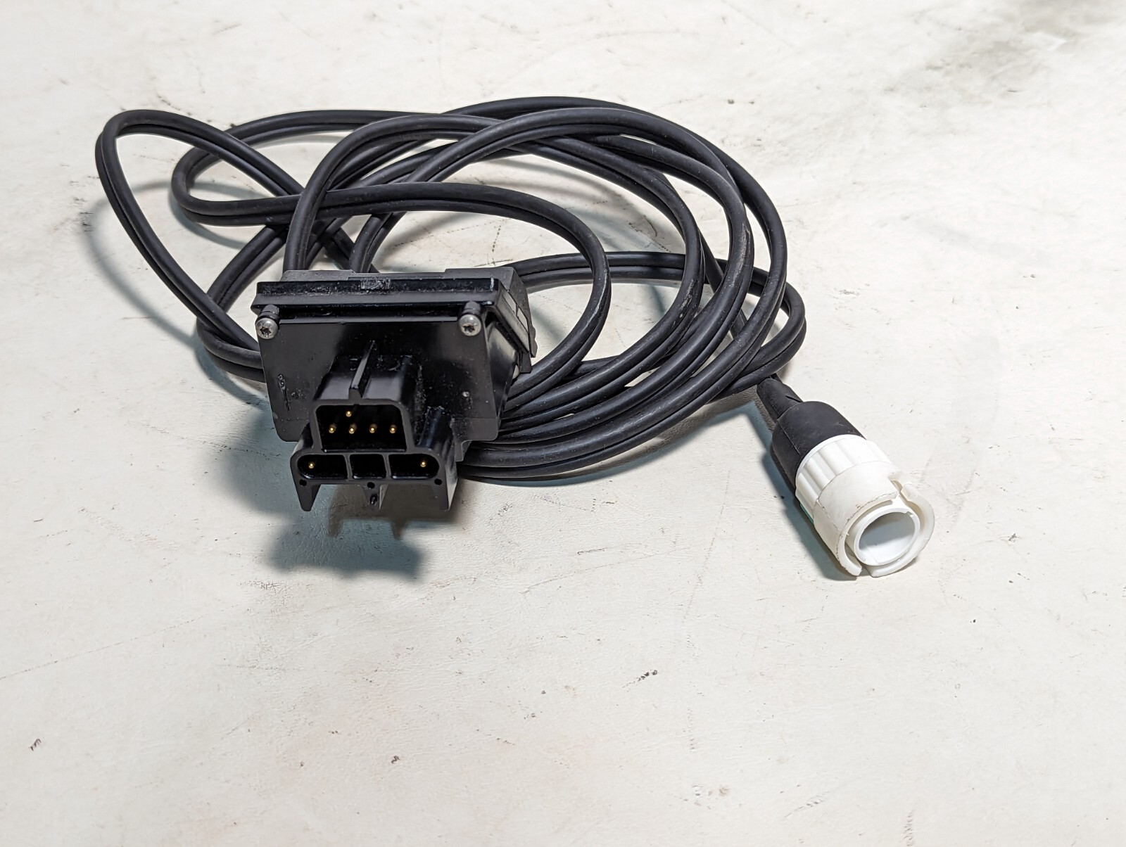 Unbranded cable L151824203, unknown use