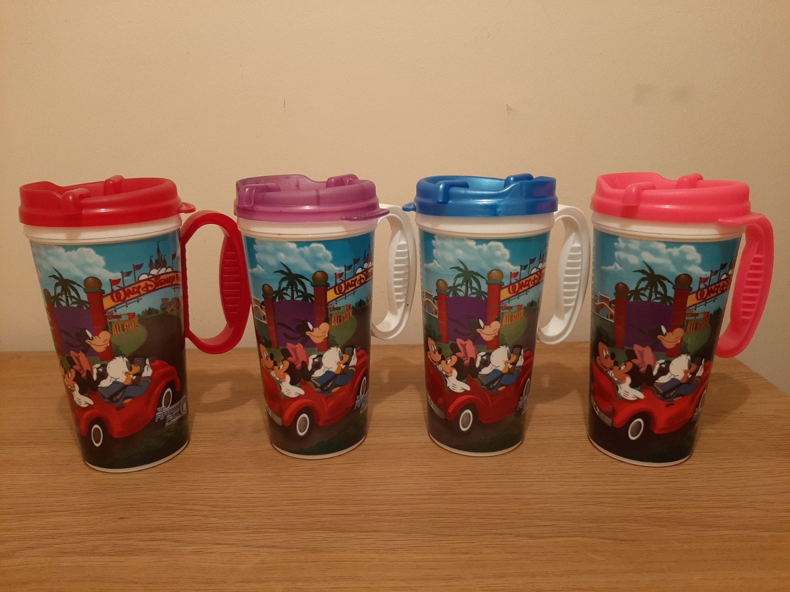 4 DISNEY WORLD RESORT DRINKS BEAKERS