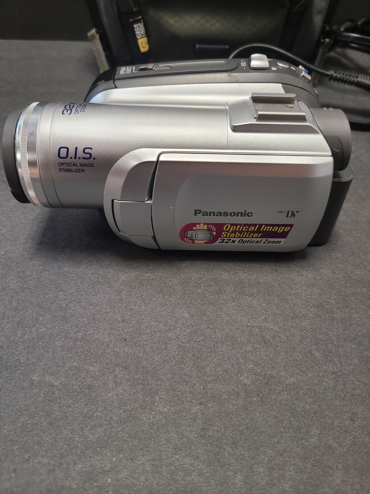 PANASONIC OPTICAL IMAGE STABILIZER 32X OPTICAL ZOOM VIDEO CAMERA WITH CHARGER