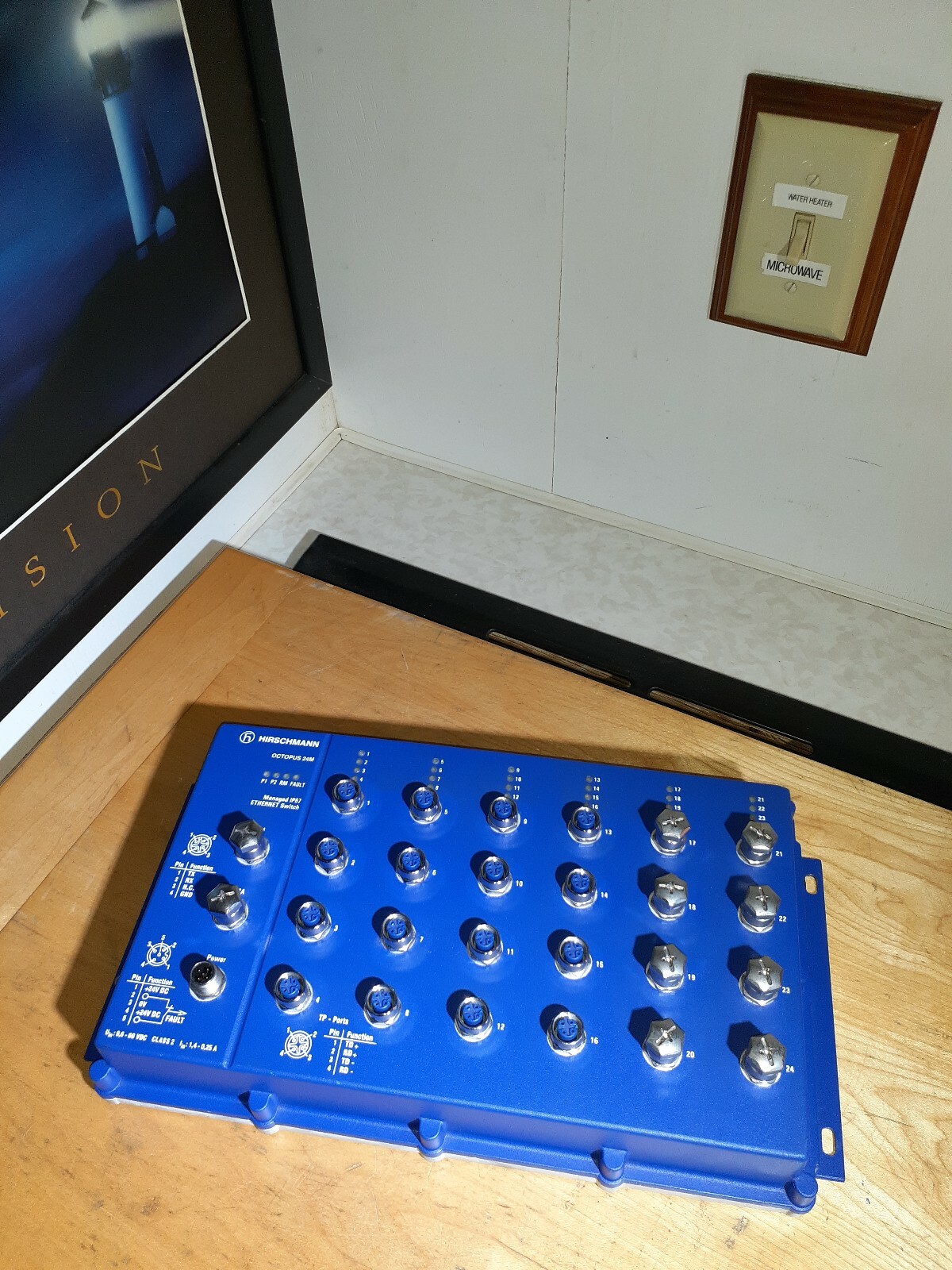 HIRSCHMANN OCTOPUS 24M (GM) // OCTOPUS 24M Managed IP67 ETHERNET Switch // USED