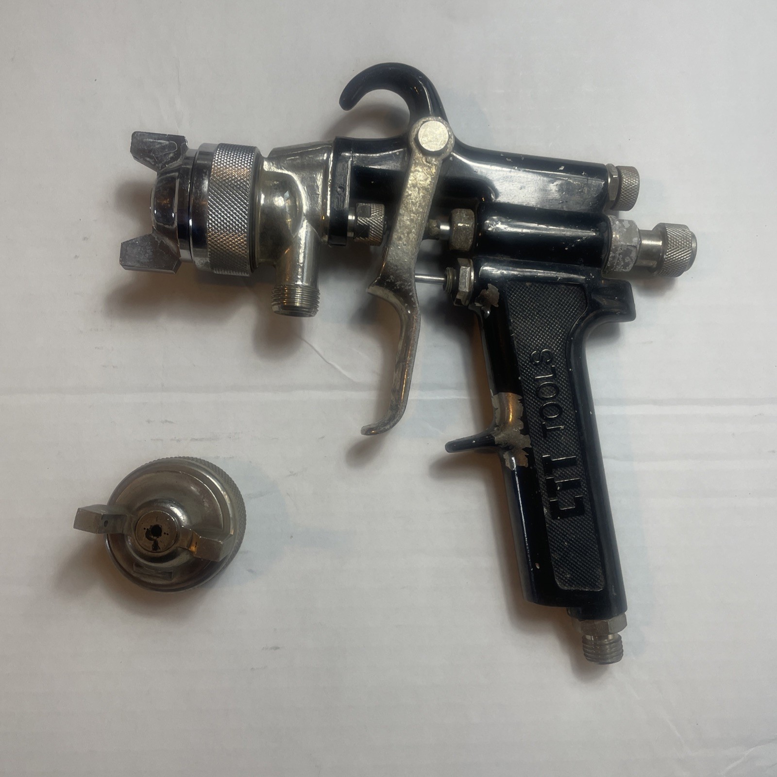 Devilbiss Spray Paint Gun Lot Model JGV Type-MBC CTT Tools W Canister- Untested