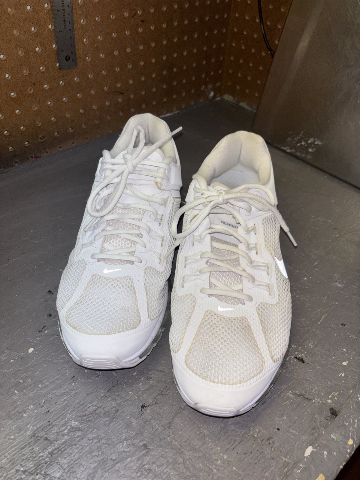 Men’s Nike Air Max Size 13 White/Metallic Silver