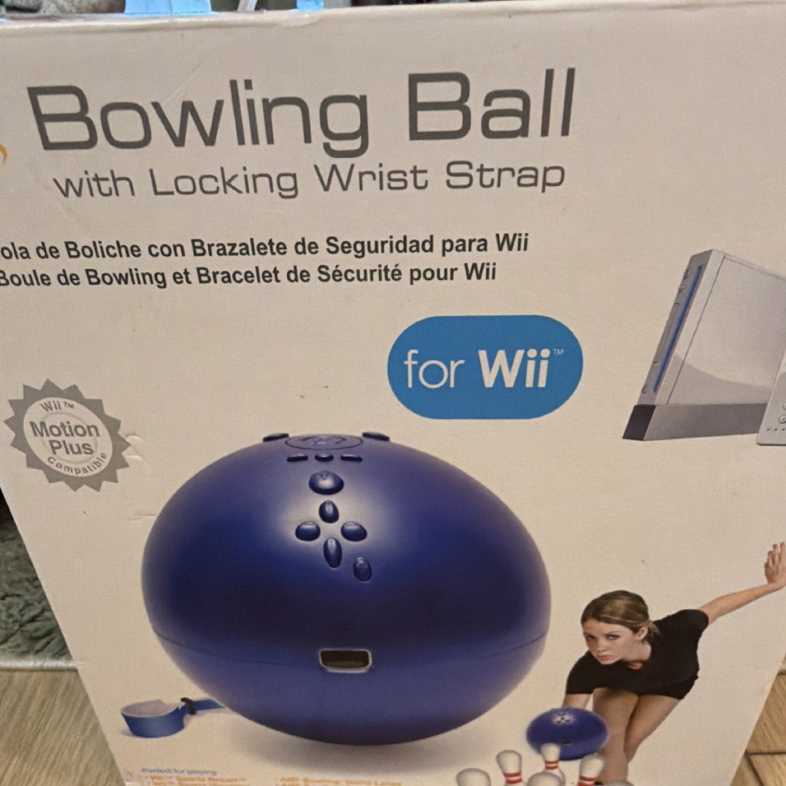 Nintendo Wii Wireless Bowling Ball Shell Bundle: Remote, Nunchuk, Covers, Straps