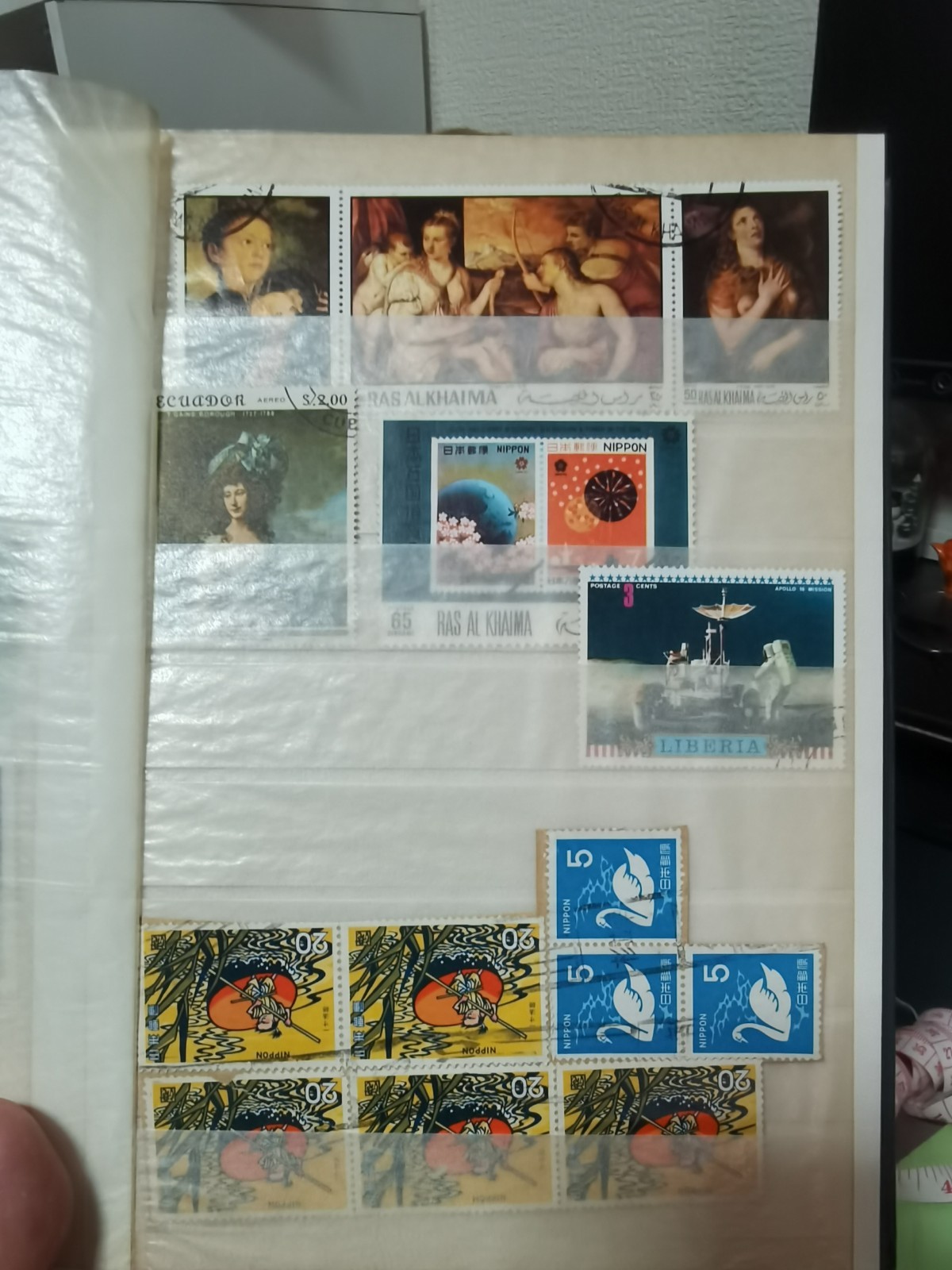 Stamp Collection Stockbook +100 Stamps