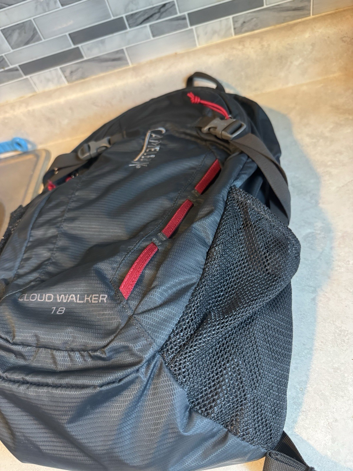 Camelbak Hydration Backpack Cloud Walker 18 Pack 18L w/ 2.0L Bladder