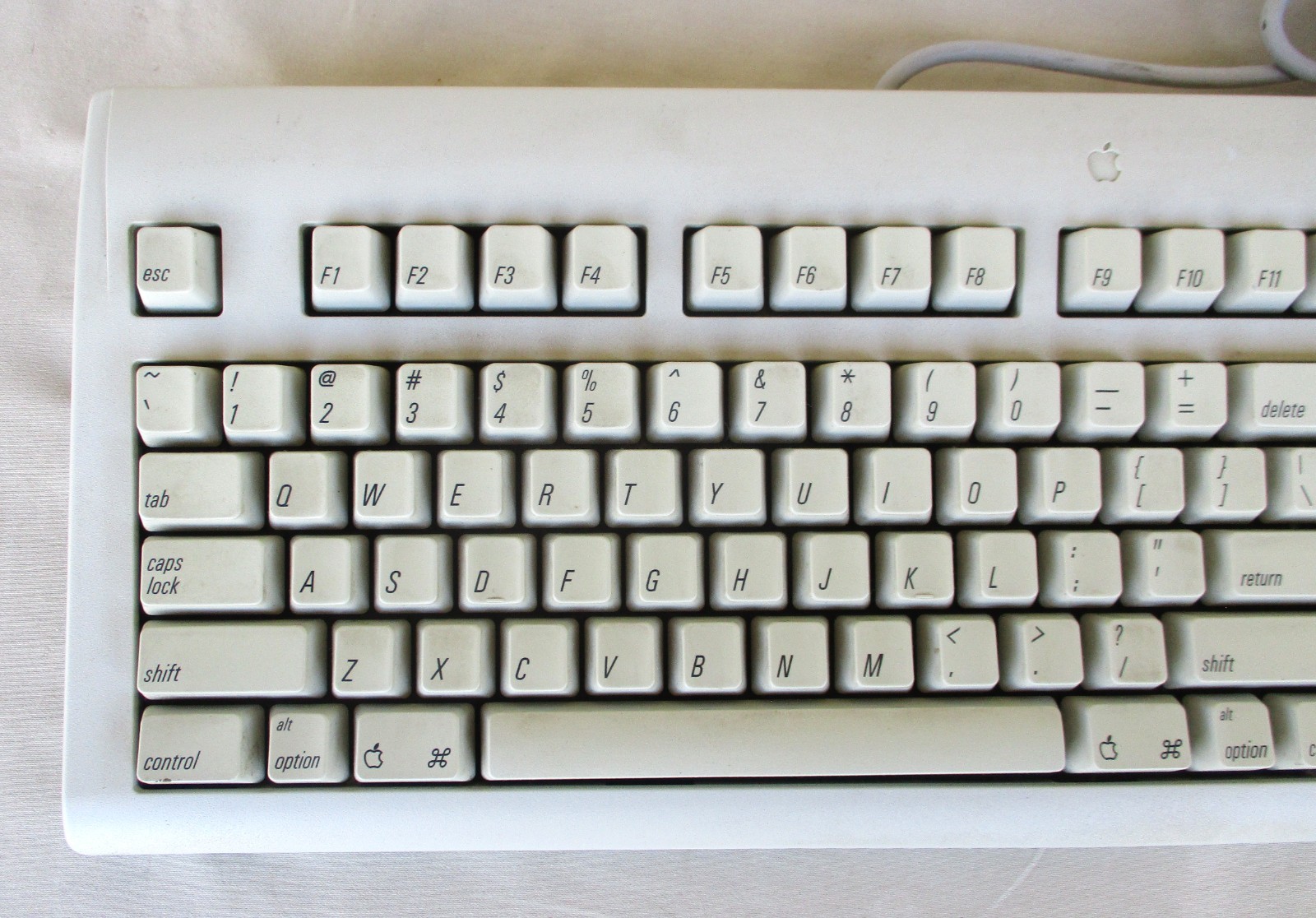 Vintage Apple Model M2980 Keyboard Very Nice But Untested