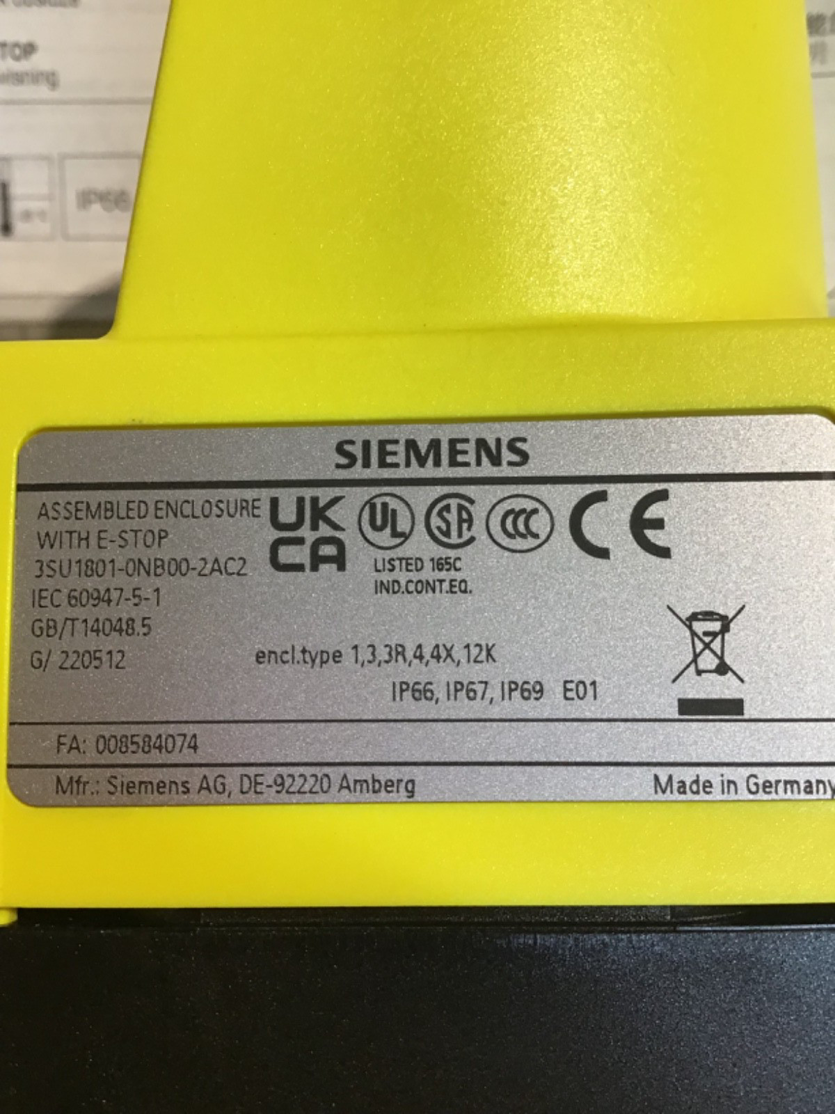 SIEMENS 3SU1801-UNB00-2AC2 ASSEMBLED ENCLOSURE WITH E-STOP SWITCH, NEW IN BOX