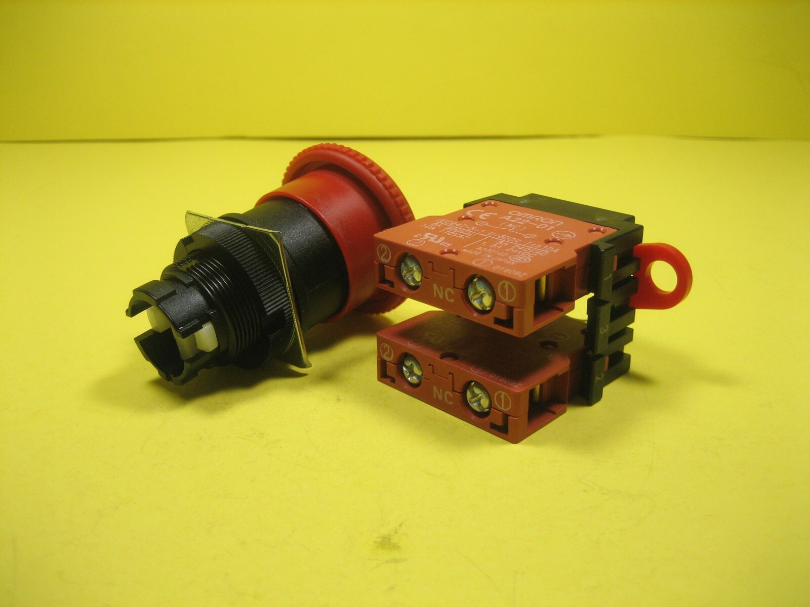 STI 11004-7002 Push Button