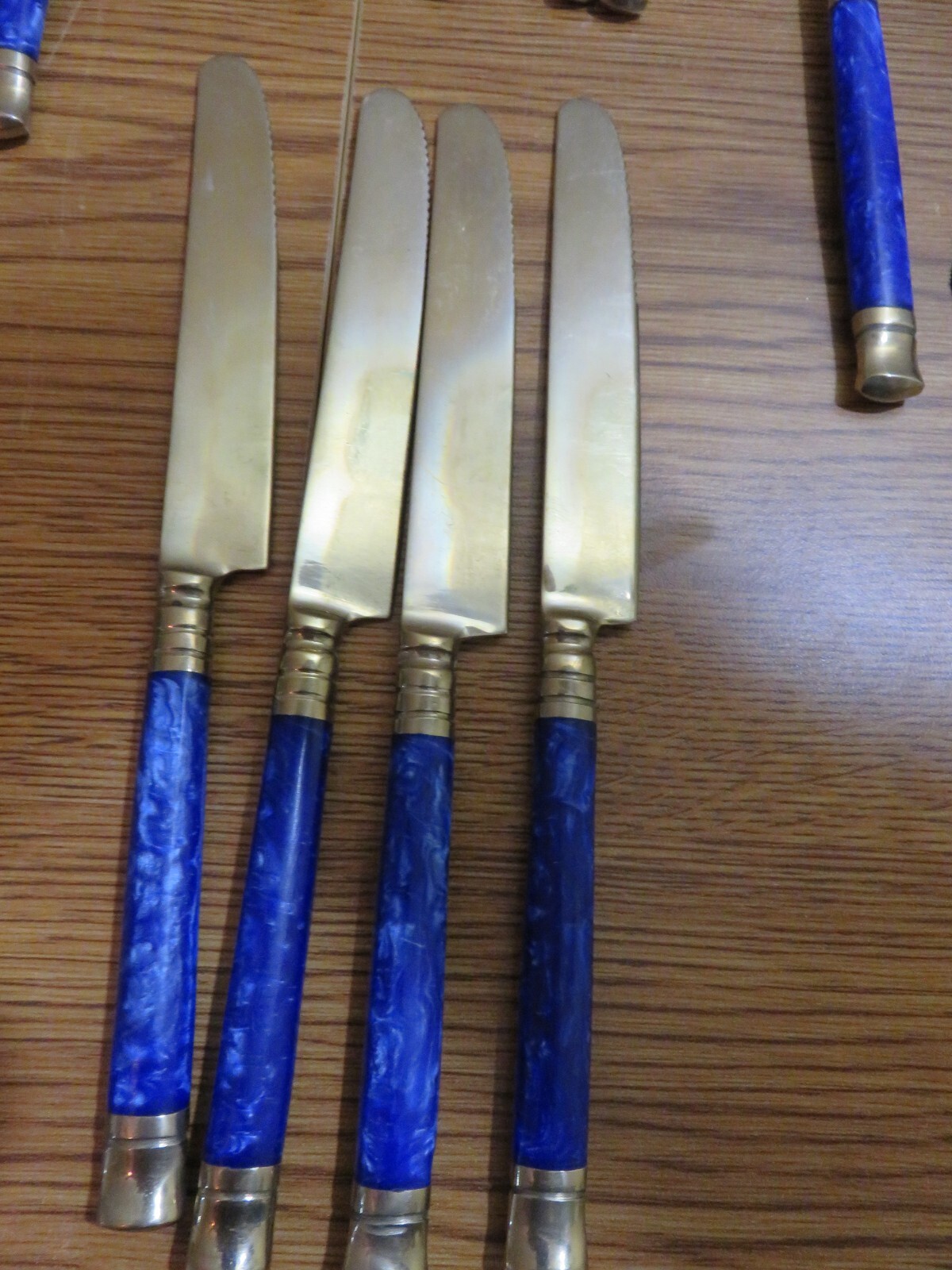 20 PIECE GOLD METAL BRASS? FLATWARE BLUE HANDLES SETTING FOR 4