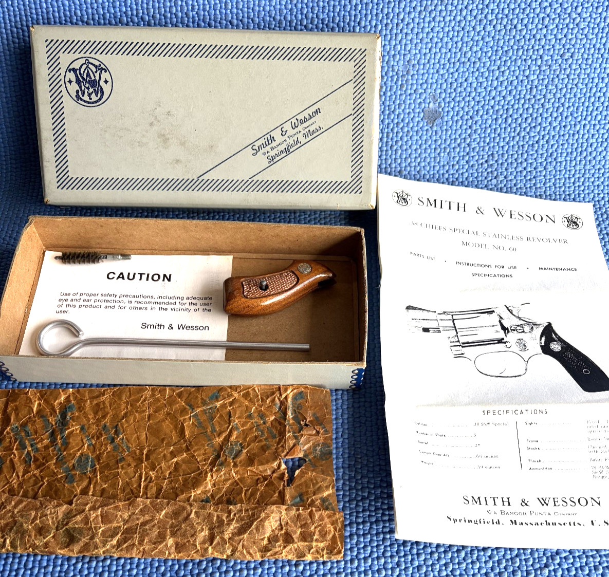 Old Box S&W Smith & Wesson .38 Chiefs Special Model 60 Pistol EMPTY + HANDLES