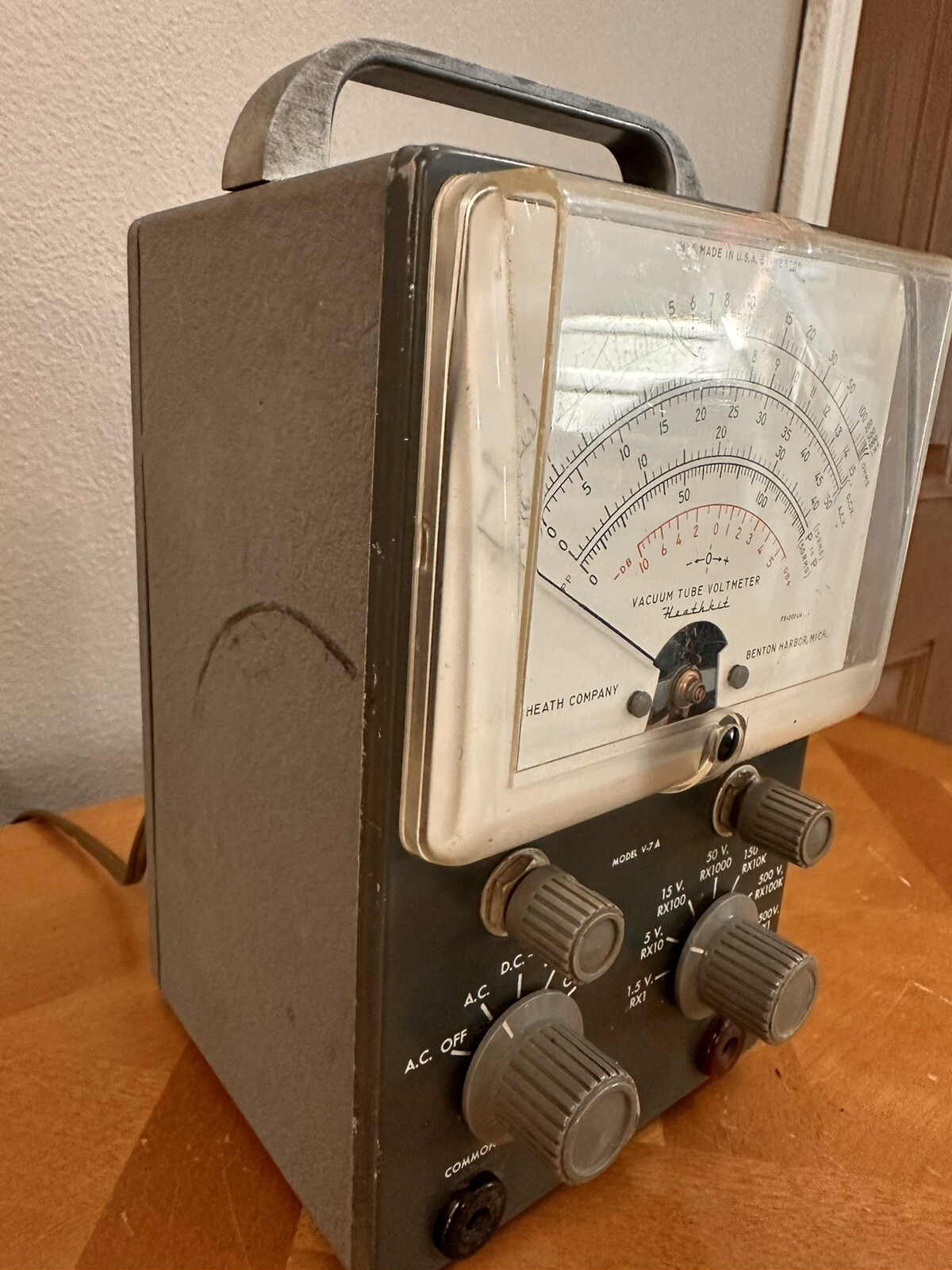 Vintage Heathkit VTVM Model V-7A Vacuum Tube Meter Powers On / Untested