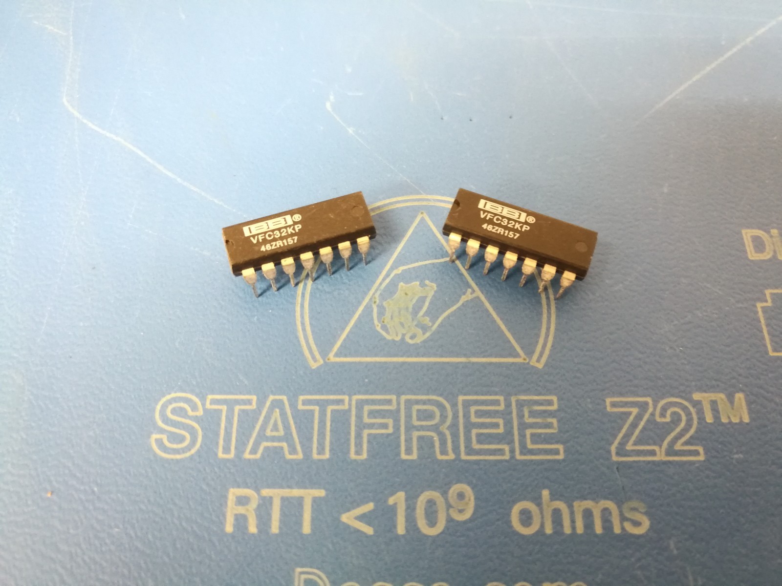 2 pieces of Burr Brown VFC32KP VFC32 KP V/F & F/V Converter